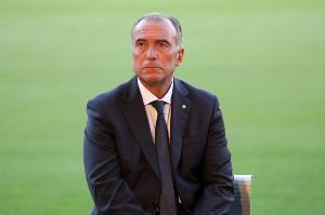 HuaTiHui-记者：利雅得胜利想邀巴萨副主席尤斯特担任CEO，谈判正在进行中