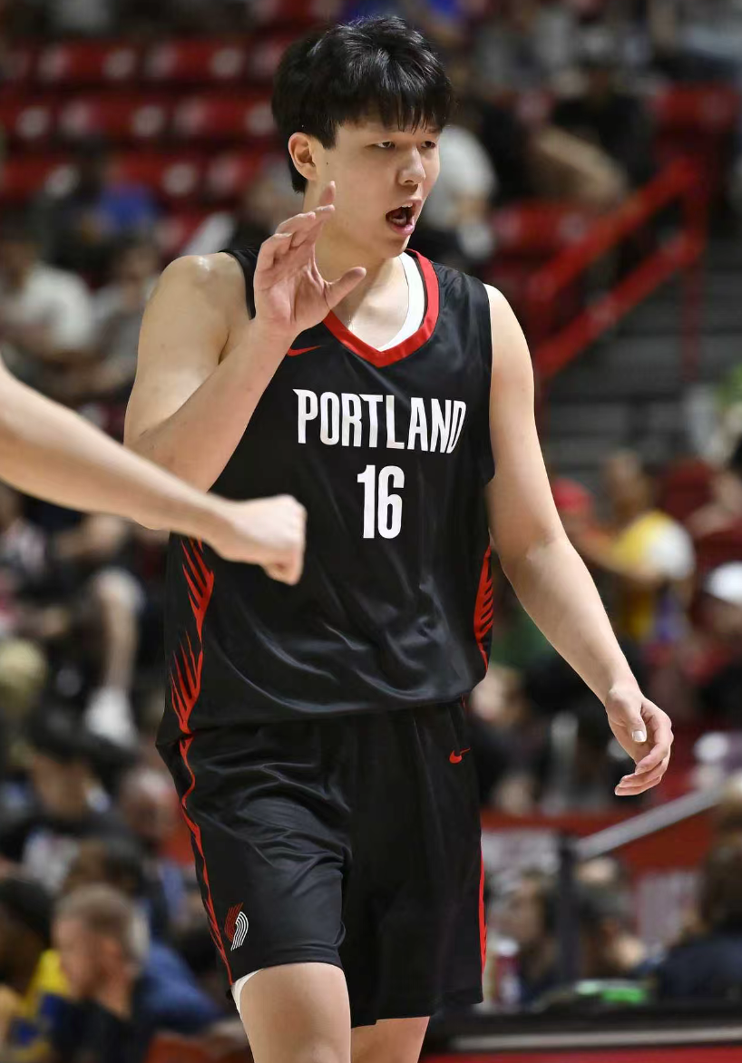 杨瀚森半场8+2+2+2帽！两记妙传彰显高球商 美记：7尺2控传俱佳