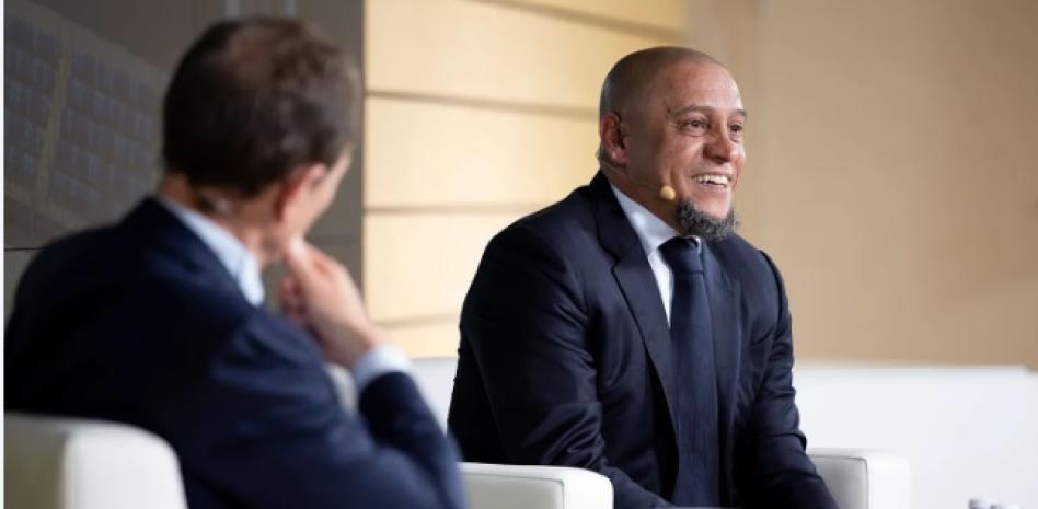 华体会官网-印象最深刻的队友？卡洛斯：路易斯-菲戈，他来皇马我很开心